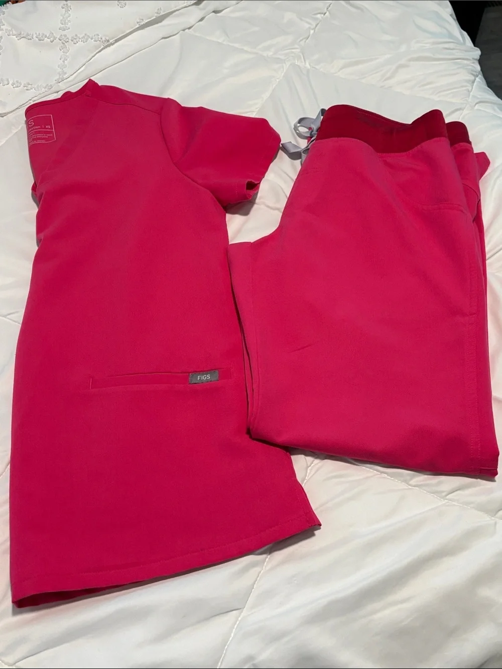 Figs Shocking Pink Scrub Set. Top XS, bottoms XSP - Picture 6 of 6